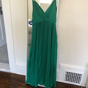 Maxi green pleated dress.